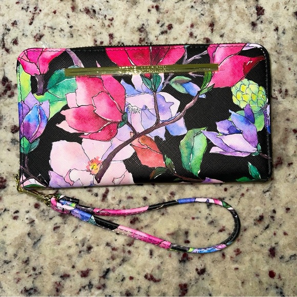 NWOT Steven Madden Pink Floral Print Wristlet Wallet Black Faux Leather Clutch - Picture 1 of 10